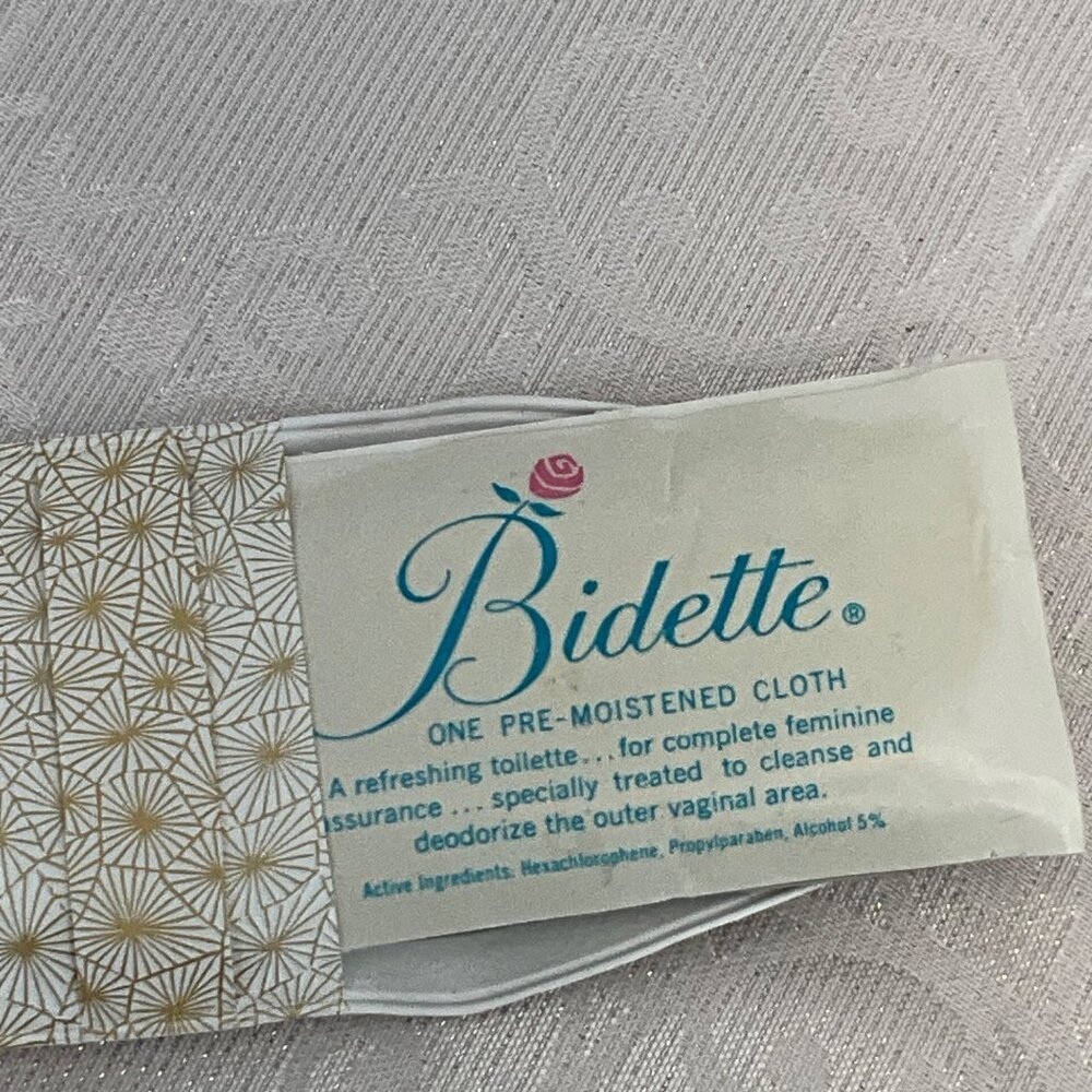 Vintage Gold Starburst Patterned Pocket Travel‎ Case For Bidette Feminine Wipes